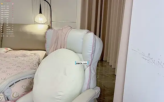 QiQiQi_ live cam on StripChat