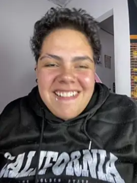 Hailey_Curvy webcam