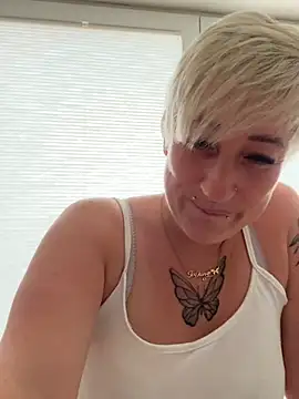 Bigboobiegirl90 webcam