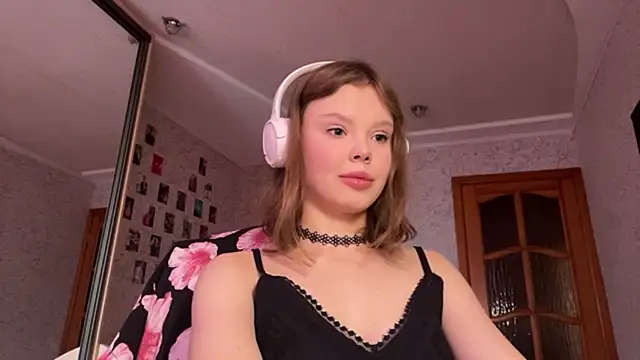 Vivienneyourdream webcam