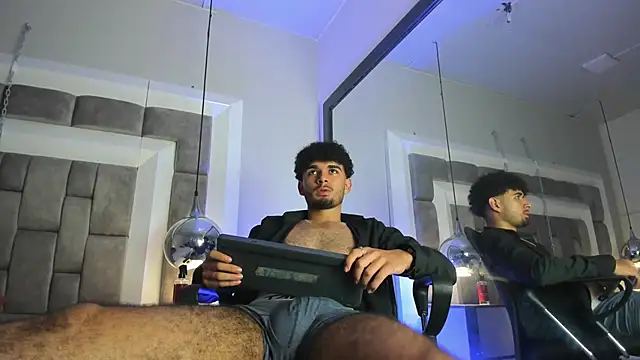 LucasThomson_ webcam