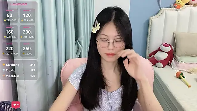 Luna-666 live cam on StripChat