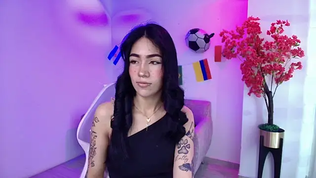 Rainy_doll live cam on StripChat