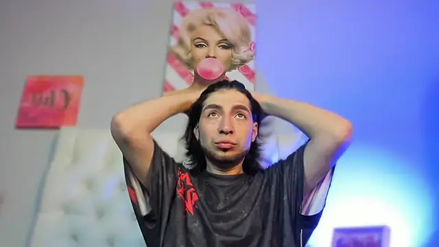 Kevin_Whitee webcam