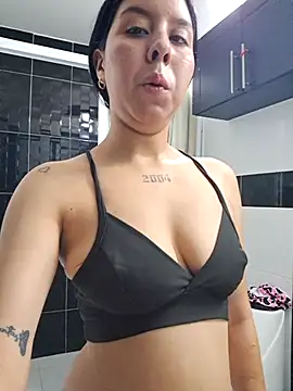 HOTANDSKINNY webcam