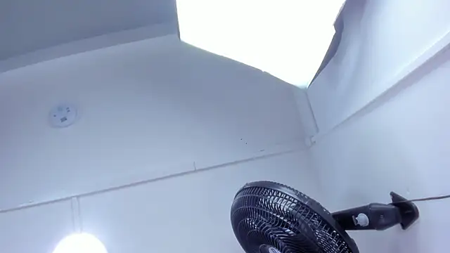 VICTORIAGRAYS webcam
