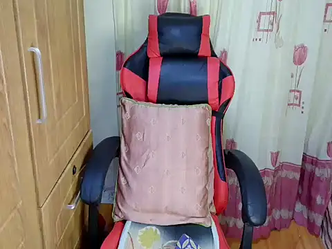Naughtygiean webcam