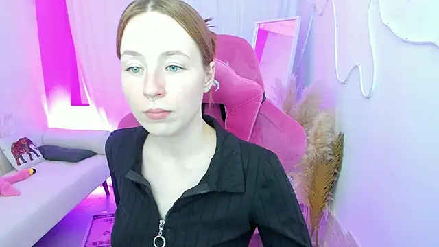 DamnWitchh webcam