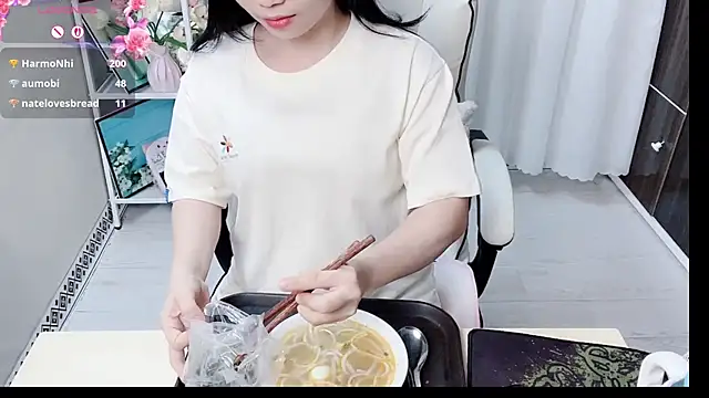 Clover_Nhi webcam