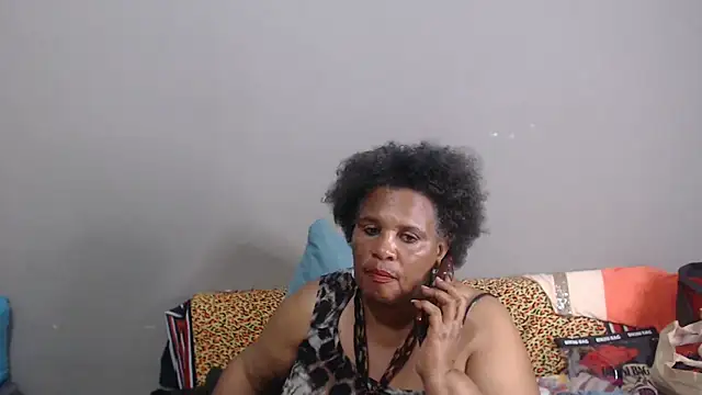 GrandBustyMelon webcam