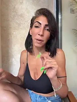 Yasmiinee webcam