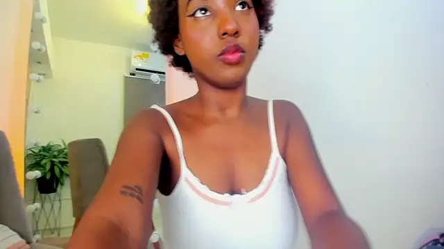 Kiara_Curls webcam