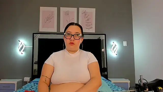 zoe_curvyy webcam