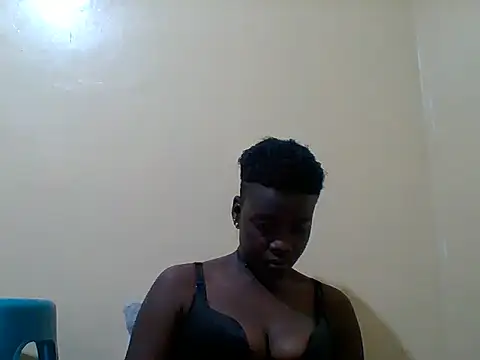 Pretty-Leaa webcam
