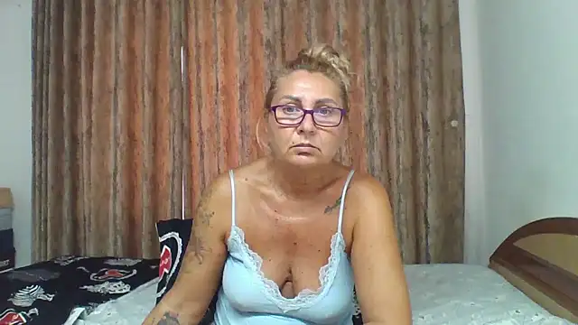 PussyEvely webcam
