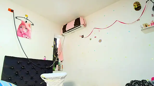 Channell_white webcam