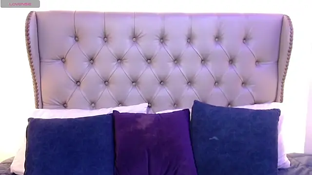 Liiamthompson webcam
