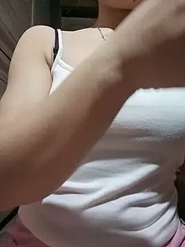 LucyyLy webcam