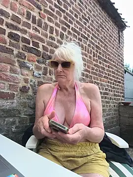 Heidiblueeyes webcam