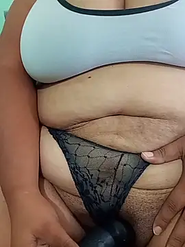 latina_bigtitss webcam