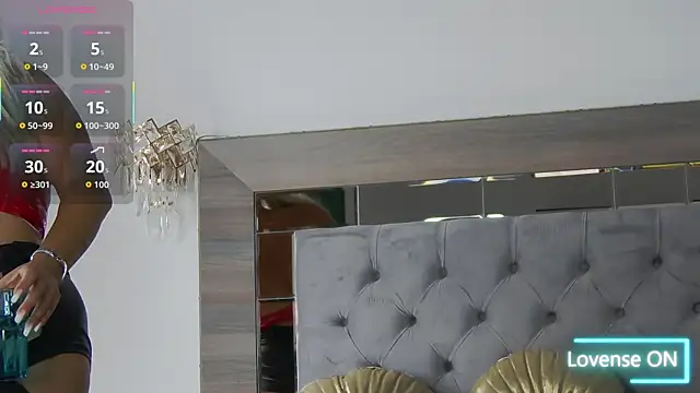 Lorehottie webcam