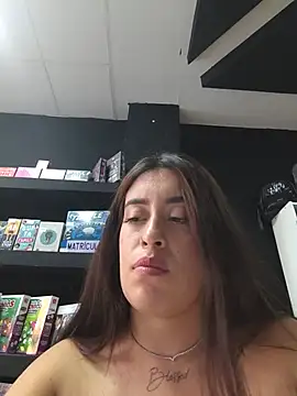 MissNyraSecret webcam