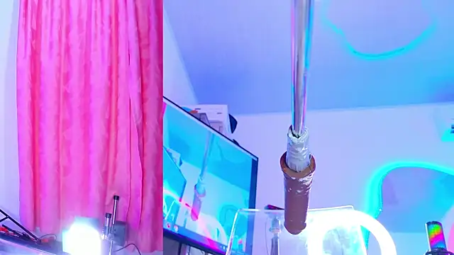 NathaxaLeans live cam on StripChat