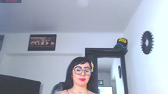 Vicky_hotmilf webcam