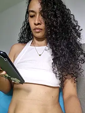 VelvetCurls live cam on StripChat