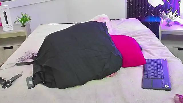 aurora_petitee webcam