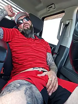 beardedtattood (Ask my age) - Take my pants off 😈😈😈