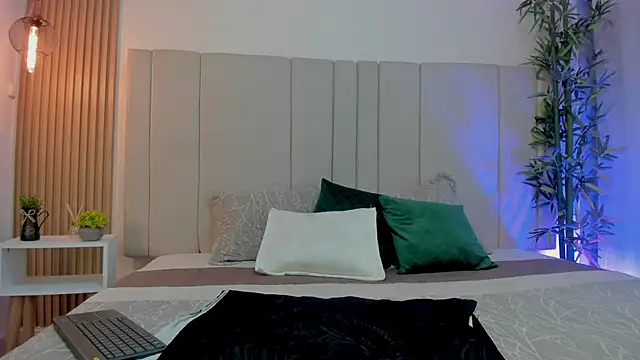 Victoria_Rosee webcam