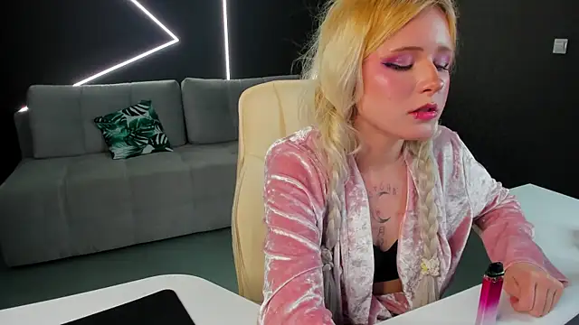 kikipeach webcam