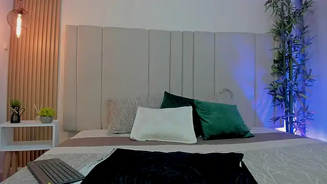 Victoria_Rosee webcam