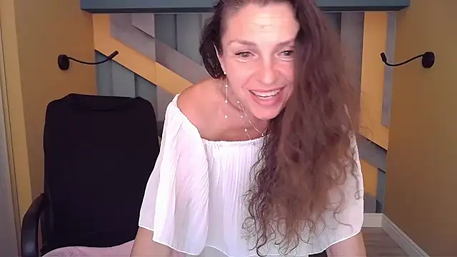EllaLong webcam