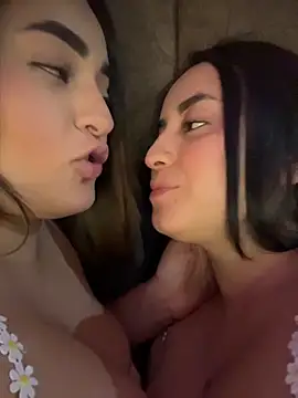Antonella_Julieta webcam
