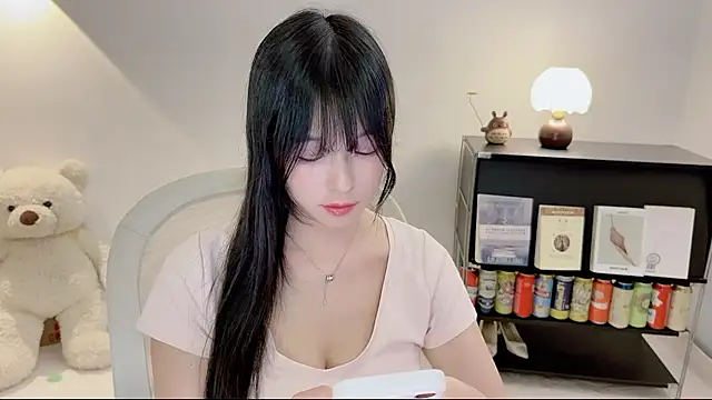 Onechestnut live cam on StripChat