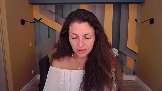 EllaLong webcam
