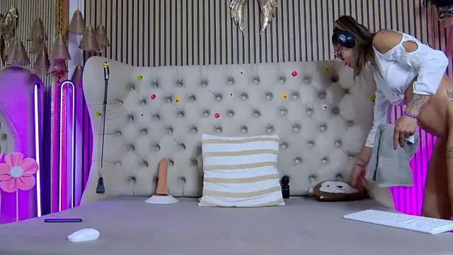 PlayfulShow webcam