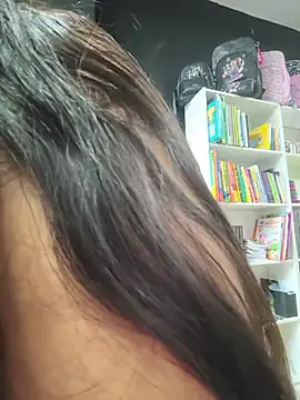MissNyraSecret webcam