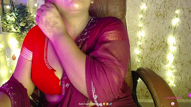ItsMiraDesire webcam