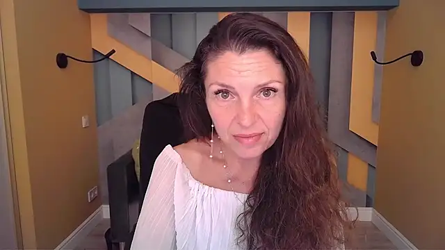 EllaLong webcam