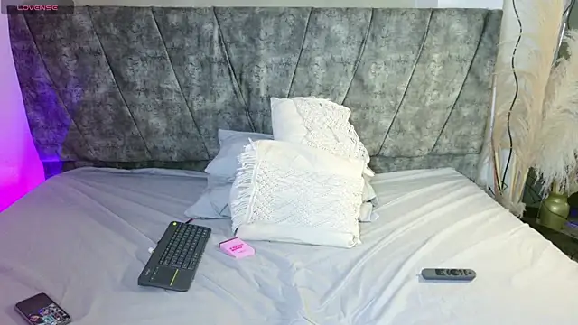 MadisonCollinss_ webcam