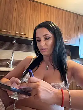 Hotmomcheckk_