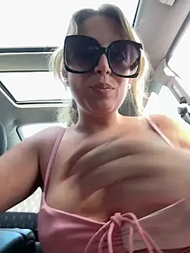 AnissaHale webcam
