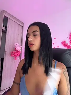 Laura_fernandezII live cam on StripChat