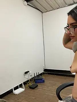Kloenovoa- live cam on StripChat