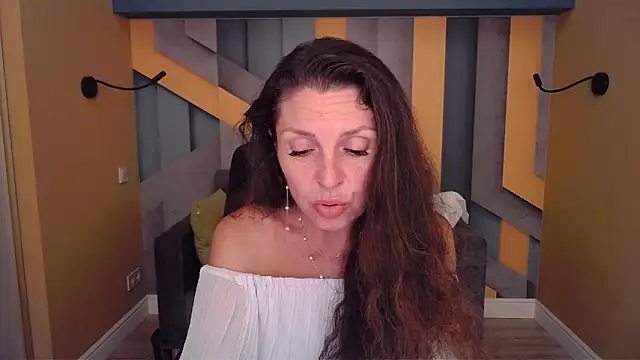 EllaLong webcam