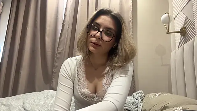 AnnaVelvetFire webcam