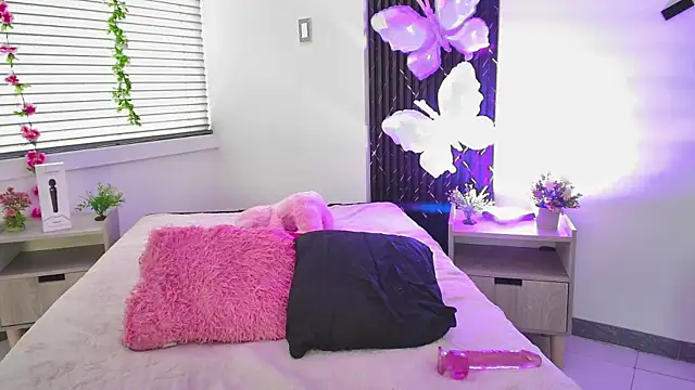 aurora_petitee webcam